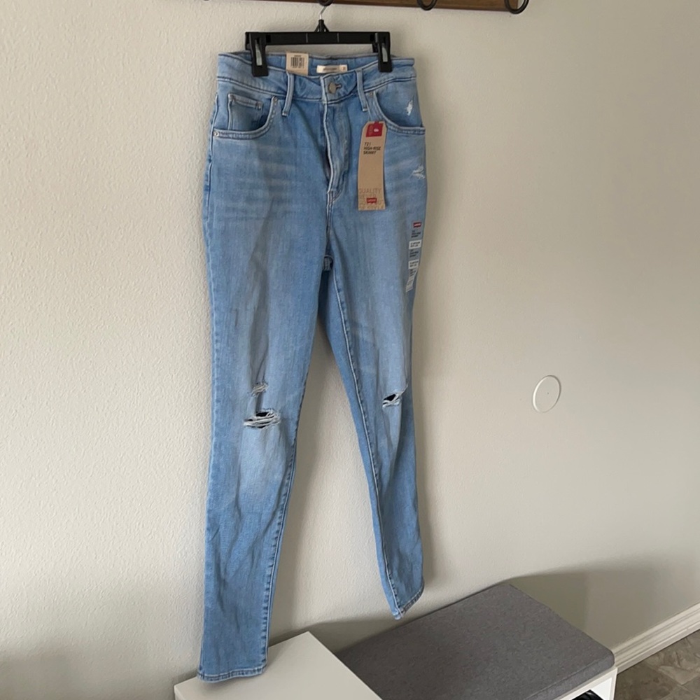 Levi’s high-rise skinny brand new jeans. Size 31
